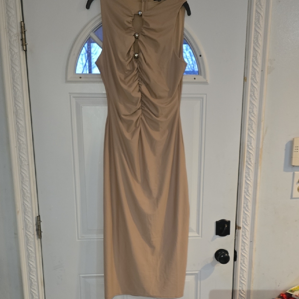 Elegant Sleeveless Tan Midi Dress